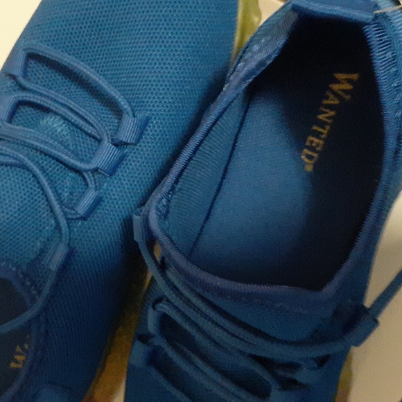 Sneakers - Picture 3 of 4